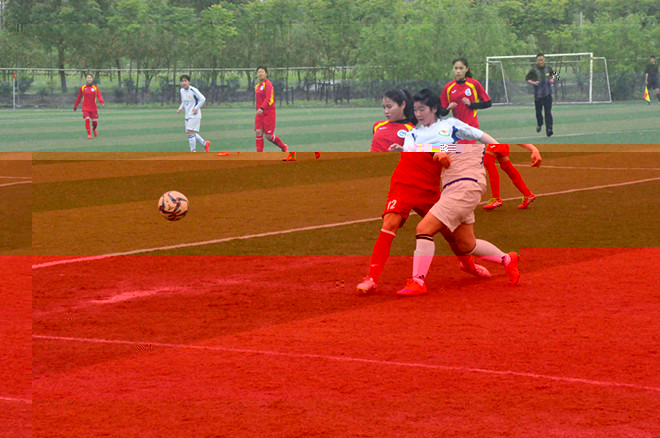 我校高水平女子足球隊主場迎戰上海體育學院女足